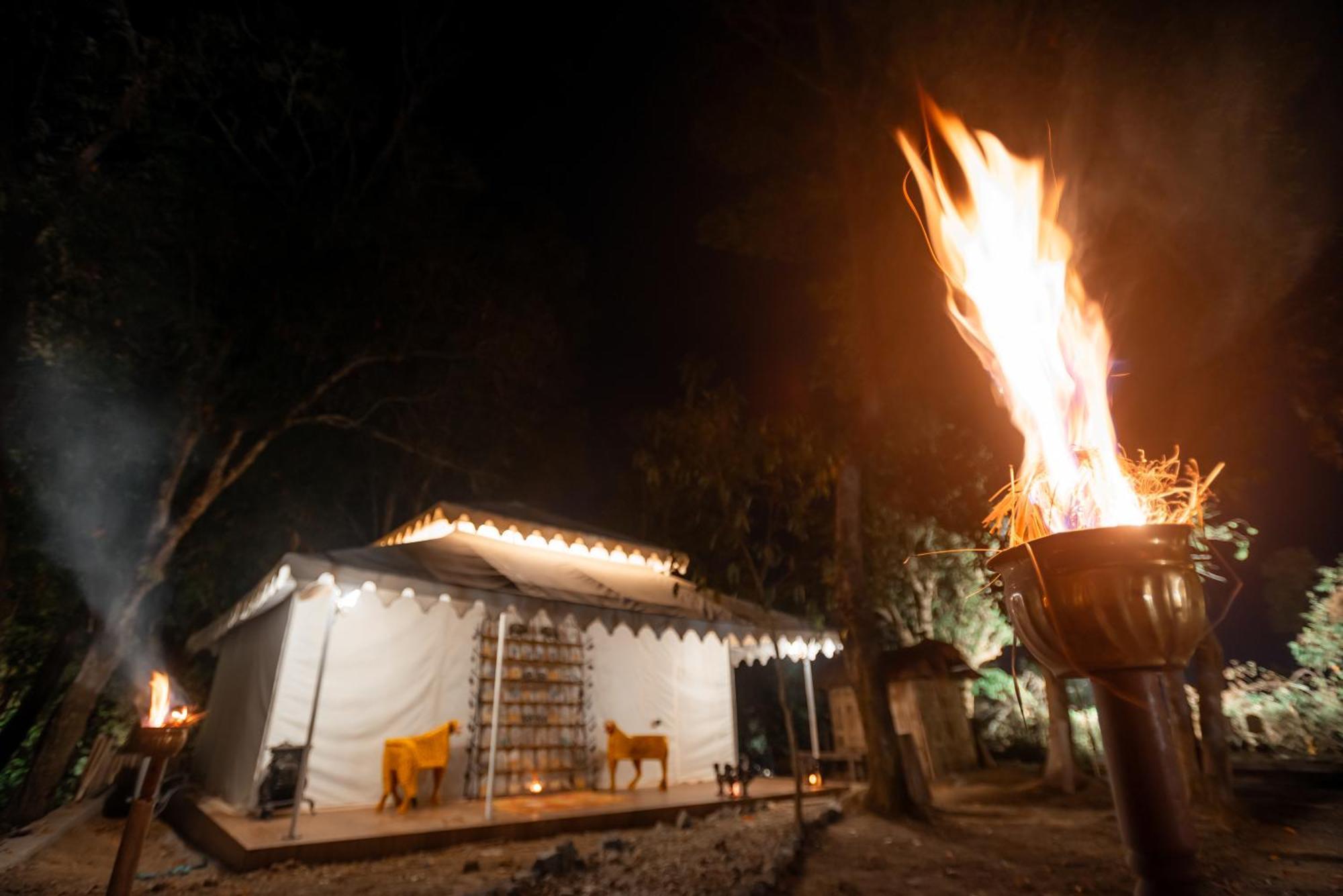 Vaani Greens Wildlife Resort, Kaziranga Kuthari Room photo